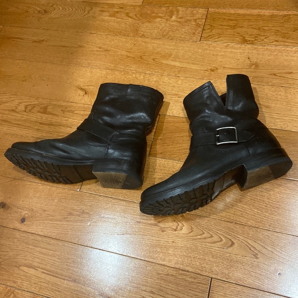 Super Cute!! Authentic Frye boots! Size 5.5 - Picture 4 of 7